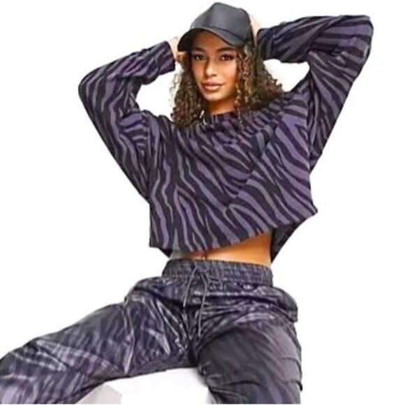 Nike Women's Sports Icon Clash Animal Print Crewneck Sweatshirt LARGE PURPLE-BLK - Picture 2 of 12